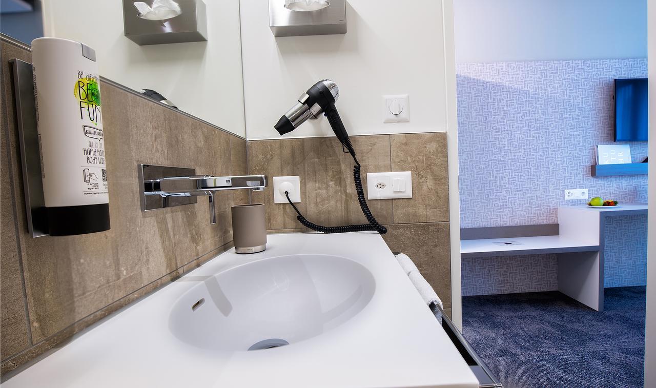 B_Smart Motel Ландкварт Екстер'єр фото